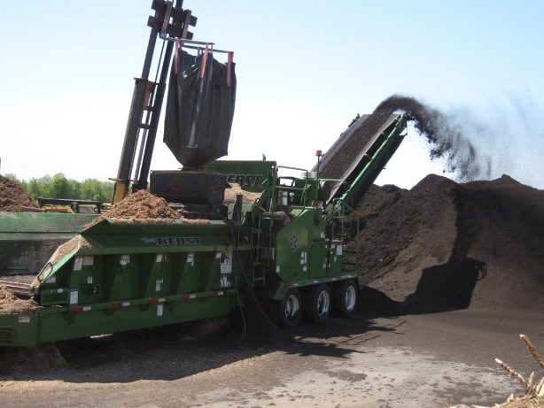 Processing Natural Mulch into Black Dyed Mulch