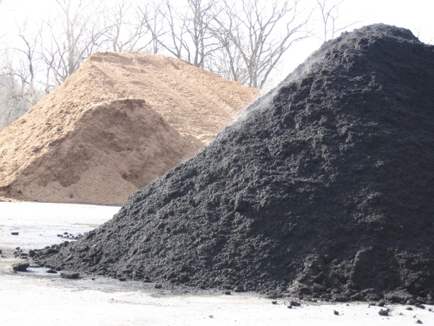 Triple Ground Black Dyed Mulch